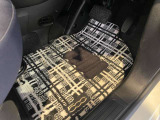 ご覧いただきありがとうございます。当店はショールーム内と屋外展示場に選りすぐりのFIAT・ABARTH・Alfaromeoの正規認定中古車を展示しており、在庫車両はできる限り多く撮影、掲載してご案内しております。