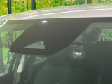 【エマージェンシーブレーキ】走行中に前方の車両等を認識し、衝突しそうな時は警報とブレーキで衝突回避と被害軽減をアシスト。より安全にドライブをお楽しみいただけます。