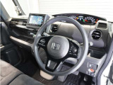 ◆視界広々で非常に運転しやすくロングドライブでも疲れを感じさせないすっきりとまとまったインパネ周りです。