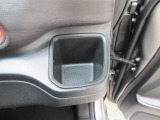 運転席側の手の届きやすい位置にもドリンクホルダーが付いています。