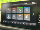 アプリやナビ、電話、FM、Bluetooth Audioなどの項目が画面上に並び、使いたい機能を選びやすい表示です。日常の移動に合わせて音楽や情報を楽しめます。