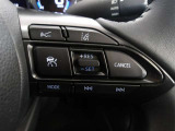 レーダークルーズコントロール付きです。車速に応じて追従支援してくれるので、ロングドライブも快適です。詳細は販売店スタッフまでおたずねください。