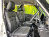 運転席シート廻りは使用感も少なく、良好な状態となっています。前オーナー様が丁寧に使っていたことがよくわかりますね。