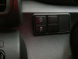 トラクションコントロールとは、すべりやすい路面での発進時や加速時にタイヤの空転を抑え、駆動力確保に貢献する機能です。詳細は販売店スタッフまでおたずねください。