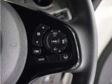 ◆アダプティブクルーズコントロール◆予め設定した車速内でクルマが自動的に加減速。前走車との適切な車間距離を維持しながら追従走行します。【LKAS】車線維持支援システムでステアリング操作を支援。