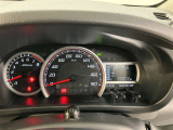 視認性に優れたメーターを採用しており、走行中でも車速や情報が分かりやすく表示されます。運転時の視線移動をむりのない範囲に抑え、快適で安心感のあるドライブをサポートします。