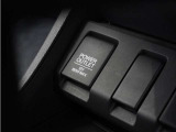 ◆アクセサリーソケット◆ドラレコの電源やスマートフォンの充電等に使用できる便利な電源ソケット!使いやすい場所に装備されています。