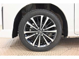 純正なので車に似合うデザインになっていますね。スタッドレスタイヤもご相談下さい。