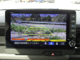 ギヤをRに入れるとナビの画面に後ろの映像が映るリヤカメラ付!後退時の安全確認やコンディションの悪い視界でもカラーバックモニターがドライバーをサポート☆☆☆