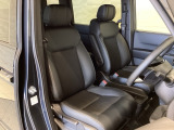 運転席側からの車内です。