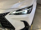 【LEDヘッドライト】白く照らされるのが特徴です。明るいだけでなく、周囲からの認知されやすく歩行者や死角にいる方へアピール効果、安全性が飛躍的に向上します!