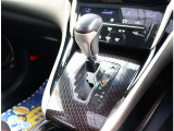 『1台』のお車に対して、3名体制で日々議論を重ね仕入れを行っております。