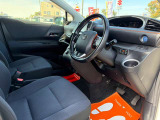 軽自動車の後部座席も足元スペース広々としていてシートの座り心地も良く快適にくつろげます♪