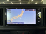 ディスプレイオーディオやカーナビは、現代のドライブにおいて欠かせない装備のひとつです。初めての場所でも迷いにくく、快適なルート案内で運転をサポートします。移動中のエンターテインメント性も高まります。