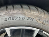 タイヤサイズは205/50R17