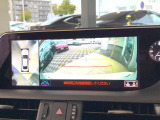 【パノラミックビューモニター】専用のカメラにより、上から見下ろしたような視点で360度クルマの周囲を確認することができます☆死角部分も確認しやすく、狭い場所での切り返しや駐車もスムーズに行えます。