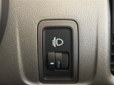 ハロゲンヘッドライトを装備してます。人数や荷物の量に応じてロービームの光軸の高さが調整出来る「マニュアルレベリング機構付」です!