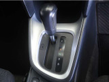 無段変速機(CVT)を搭載。有段変速機に存在する「変速ショック」が無いので、スムーズなアクセル操作が可能です♪