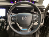 ハンドルにHondaセンシング系のクルーズコントロールやレーンキープアシストなどのスイッチと、オーディオの操作スイッチが装備されています。ハンドルから手を離さず安全に操作できます。