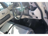 足元もフラットな作りになっていて、のびのびと運転できます。