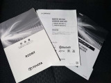 メンテナンスノート、取扱説明書です。 その車の整備記録が事細やかに記録されています。 車が生まれてから今までどのような道を歩んできたのか判るとても重要な物ですよ。