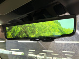 【スマートリヤビューミラー】後席の大きな荷物や同乗者で後方が確認しづらい時でも安心!カメラが撮影した車両後方の映像をルームミラー内に表示。クリアな視界で状況の確認が可能です!