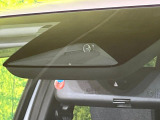 【ホンダセンシング】走行中に前方の車両等を認識し、衝突しそうな時は警報とブレーキで衝突回避と被害軽減をアシスト。より安全にドライブをお楽しみいただけます。