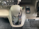 発進時から滑らかに加速する無段階変速のCVTはストップ&ゴーの多い街の中も快適です