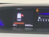視認性に優れたメーターを採用しており、走行中でも車速や情報が分かりやすく表示されます。運転時の視線移動をむりのない範囲に抑え、快適で安心感のあるドライブをサポートします。