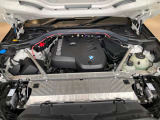 2.0Lガソリンエンジンと四輪駆動システムを組み合わせたX3 20 xDrive。日常の扱いやすさと、さまざまな路面状況に対応する走行性能を備えたモデルです。
