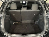 トランク収納スペースをご確認ください。荷物の積み下ろしがしやすい広さを確保しており、日常使いからレジャーまで幅広く活用できます。
