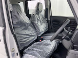 高いホールド性で運転姿勢が安定します。長距離ドライブでも疲れにくいのが魅力です。快適なドライビングライフをお送りください♪