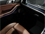 当社BMW認定中古車は全車保証付きでございます。また保証料金や整備費用はお見積書内の諸費用・税金に追加計上する事はございません。認定中古車保証付きのお支払総額でお見積りご依頼の上、他店とお比べください