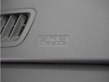 ◆助手席エアバッグ◆SRSエアバッグは、シートベルトだけでは防ぎきれない衝突時の衝撃から乗員を守るための安全装置。衝突時に瞬時に膨らみ、頭部や胸部がダッシュボードに直接衝突するのを防ぎます。
