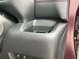とても使いやすい位置にドリンクホルダーを設置しております!