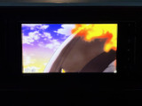 画面にテレビ映像を表示でき、停車中の休憩時間などに番組を楽しめます。見やすい位置に画面が配置されているため、車内で過ごすひとときの楽しみを広げてくれる装備です。