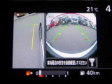 アラウンドビュ-モニタ-はクルマの真上から見ているかのような映像によって、周囲の状況を知ることで、駐車を容易に行うための支援技術です。