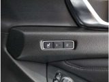 メモリー機能付きパワーシート。ドアを開けると自分のドライビングポジションにパワーシートが動きます