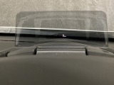 車速やナビのルート誘導などを表示してくれるアクティブ・ドライビング・ディスプレイ。視線や焦点調節が少なく済み、気持ちよく安全に運転を楽しめます。