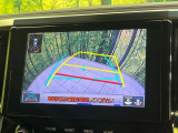 【バックカメラ】駐車時に後方がリアルタイム映像で確認できます。大型商業施設や立体駐車場での駐車時や、夜間のバック時に大活躍!運転スキルに関わらず、今や必須となった装備のひとつです!