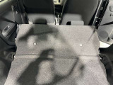さらにリアシートを倒すと長いものも積めます。