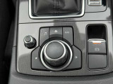 【コマンダーコントロール】ナビの操作はシンプルで使いやすく、機能を覚えやすいボタン配置で手元を見ることなく操れるようになっています!