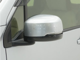 ◆ドアミラーウインカー◆ドアミラーにウインカーを装備しています。対向車に自身の進行方向を合図し安全に運転できます。