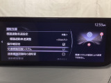 フォワードセンシングカメラで認識した交通標識をアクティブドライビングディスプレイに表示し、交通標識の見落とし防止を図り、安全運転を支援します。