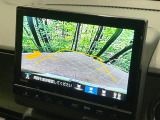 【バックカメラ】駐車時に後方がリアルタイム映像で確認できます。大型商業施設や立体駐車場での駐車時や、夜間のバック時に大活躍!運転スキルに関わらず、今や必須となった装備のひとつです!