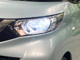 【LEDヘッドライト】悪天候や夜間走行時も良好な視界を確保し安心して運転できる高輝度LEDヘッドライトを装備!点灯速度が早く、消費電力も抑えられています。
