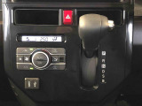 温度を設定すれば、自動で車内の温度管理をしてくれる優れものです♪ATミッションで運転楽々