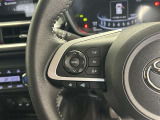 運転中、オーディオの操作をしてて、ハッとしたことはありませんか?ステアリングスイッチは、運転中でもハンドルでオーディオの操作が可能です。安全なドライブをサポートします。