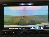 【バックカメラ】運転が苦手な方も車庫入れラクラクです!ギアをリバースに入れれば自動的に切り換わりますので、面倒な操作は不要です♪狭い駐車場もお車を傷つけず安心ですね!