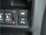◆パーキングセンサー◆車庫入れの時などに近くに障害物がある場合、障害物までの距離を音で知らせてくれます。